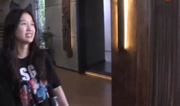 挠女生脚心视频,揭秘挠女生脚心视频的趣味与魅力